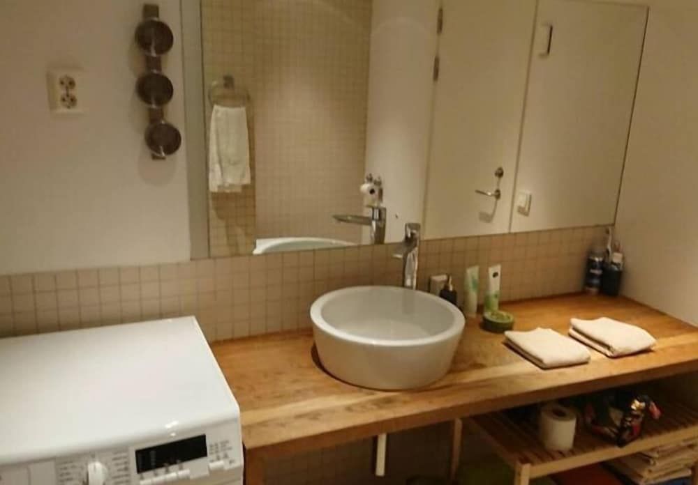 StayPlus Apt in Trendy Area Balcony