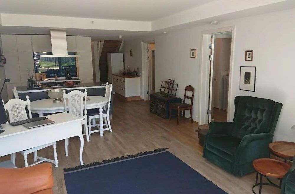 StayPlus Apt in Trendy Area Balcony Apartment 10
