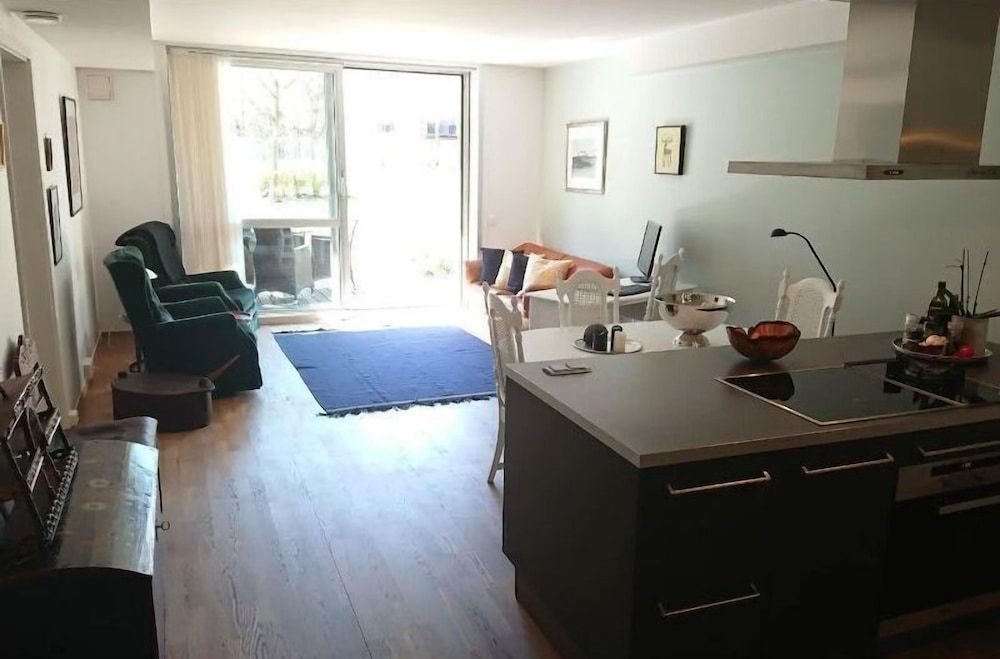 StayPlus Apt in Trendy Area Balcony Apartment 9