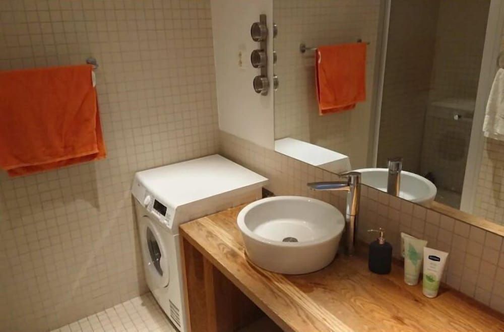 StayPlus Apt in Trendy Area Balcony Apartment 22