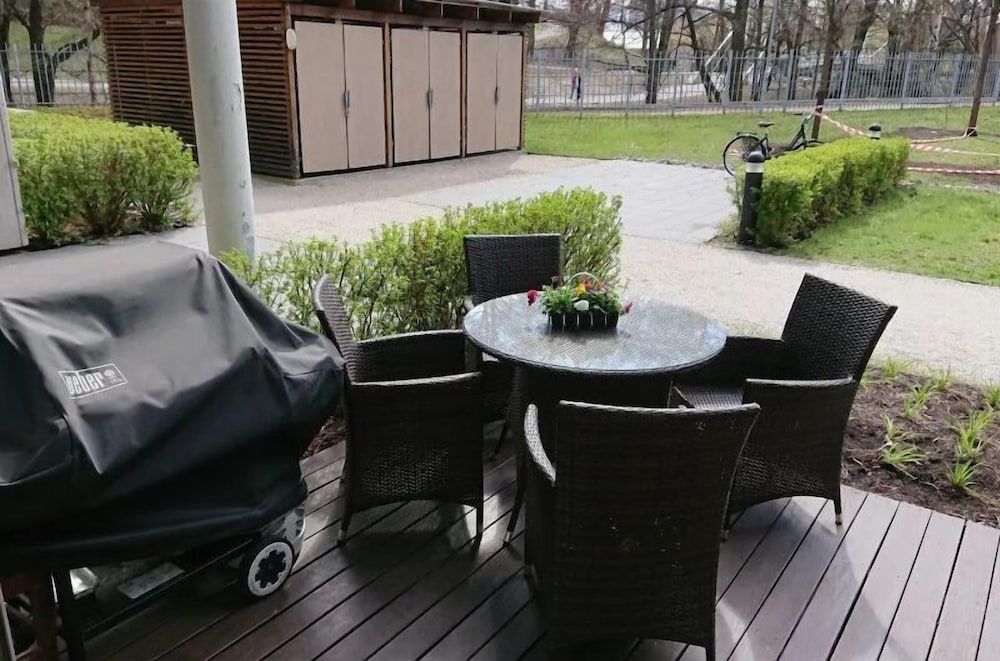 StayPlus Apt in Trendy Area Balcony Apartment 16
