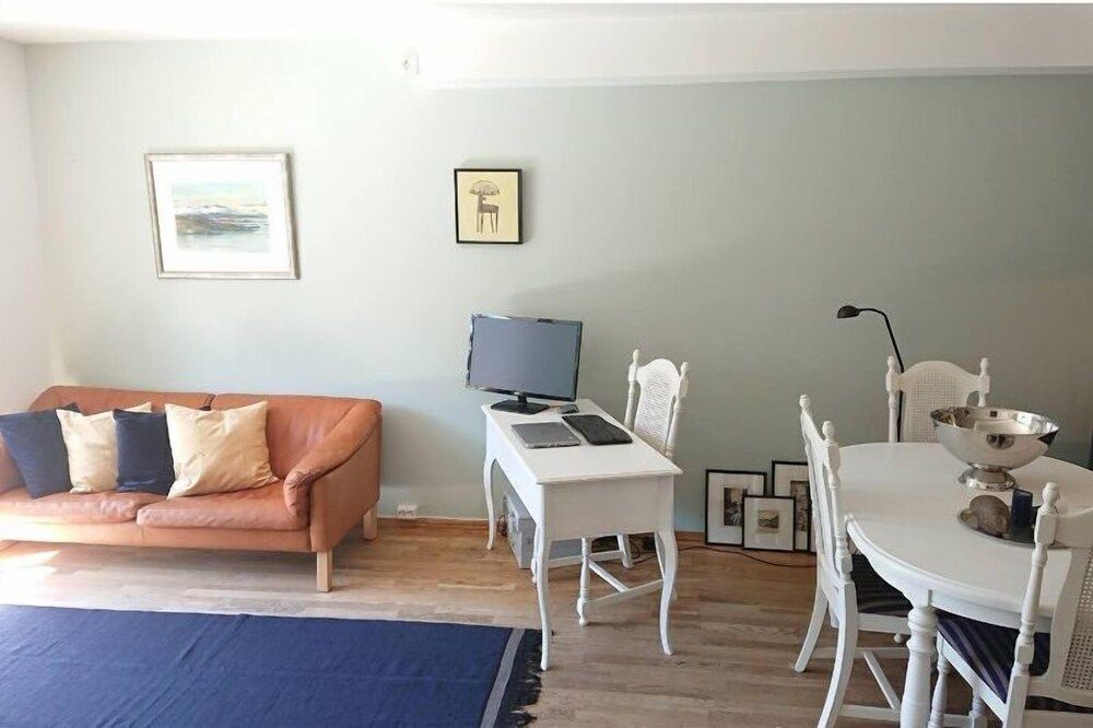 StayPlus Apt in Trendy Area Balcony Apartment 13