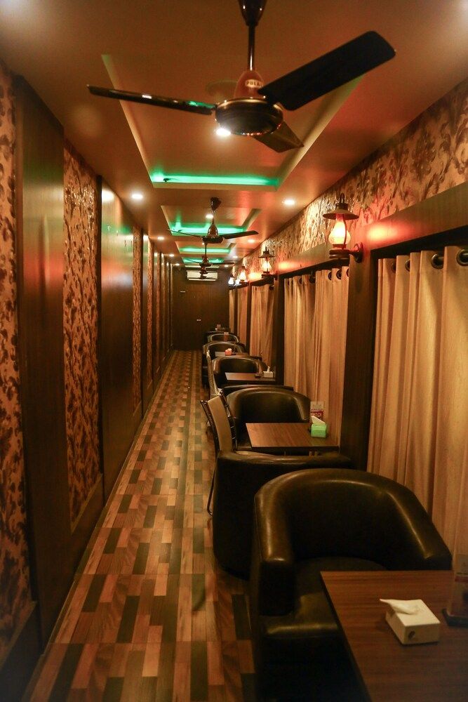 undefined Townhallpartypalace & hotel peace garden 9