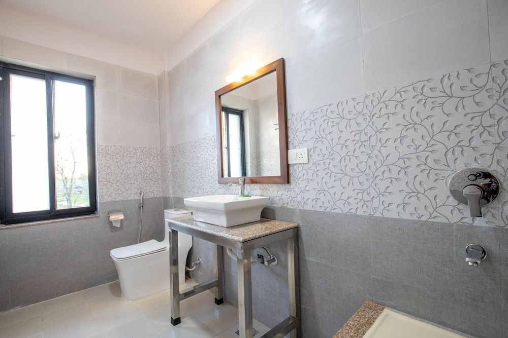 Badreni Jungle Resort Deluxe Double Room 8