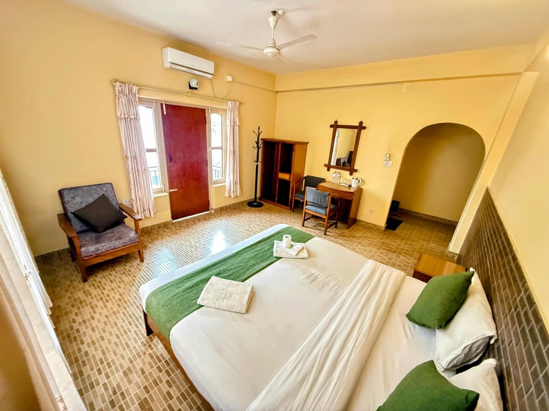 The Mountain House Deluxe Double or Twin Room with Air Conditioning 2