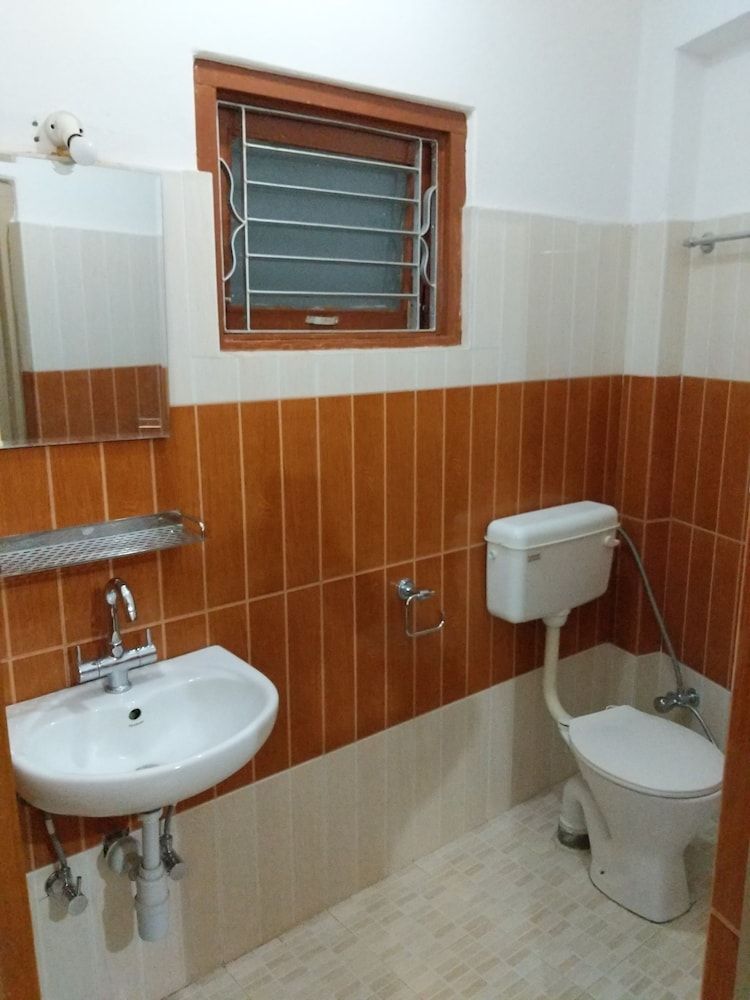 The Mountain House Standard Twin Room 7