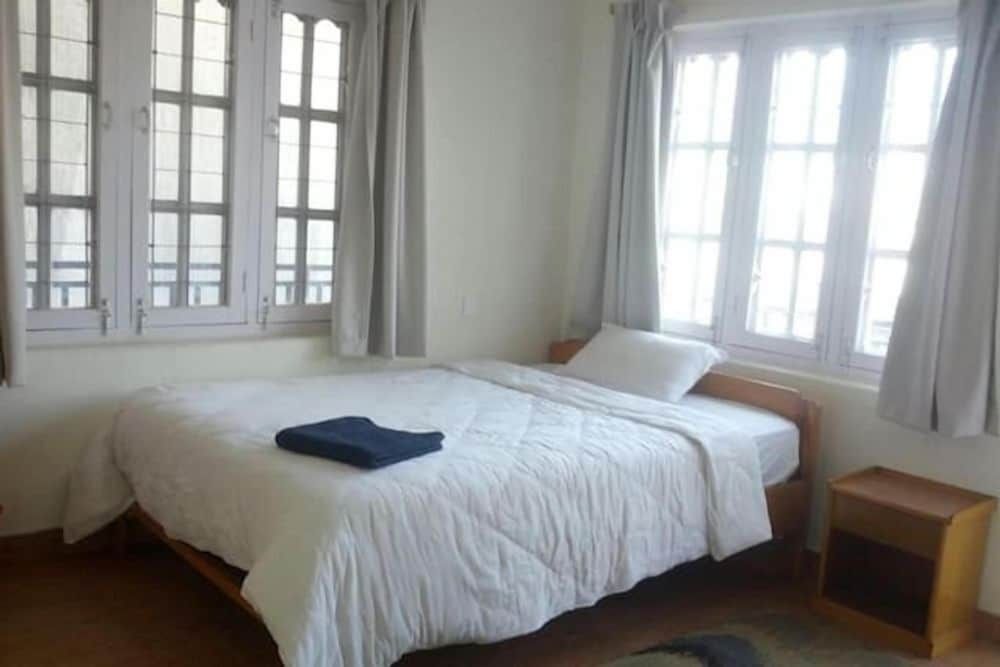 undefined Lakeway Apartments and Rooms 10