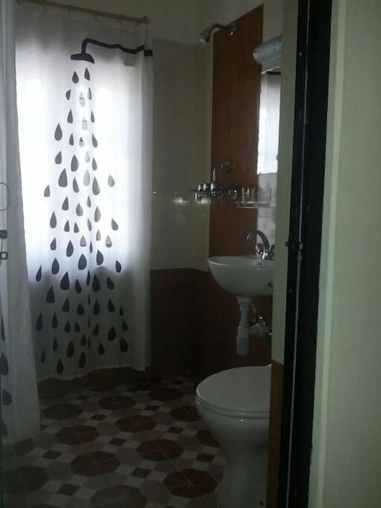 undefined Lakeway Apartments and Rooms 6