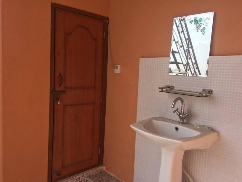 undefined Lakeway Apartments and Rooms 7