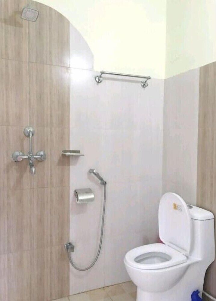 undefined Lakeway Apartments and Rooms 5