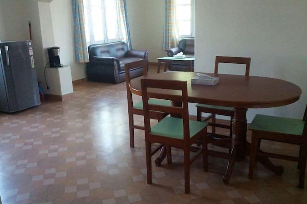 undefined Lakeway Apartments and Rooms 4