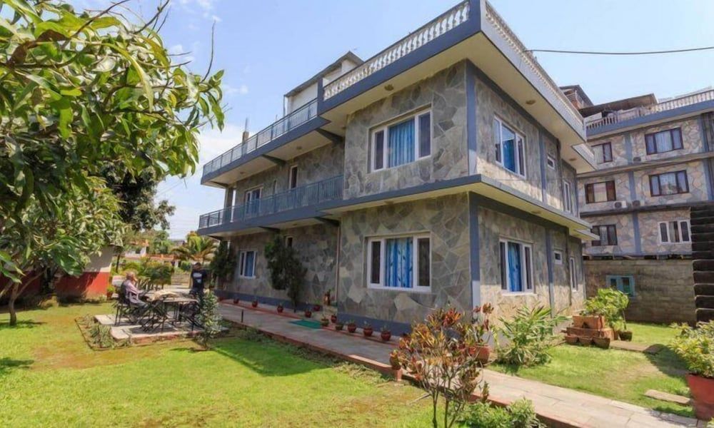 undefined Lakeway Apartments and Rooms 2