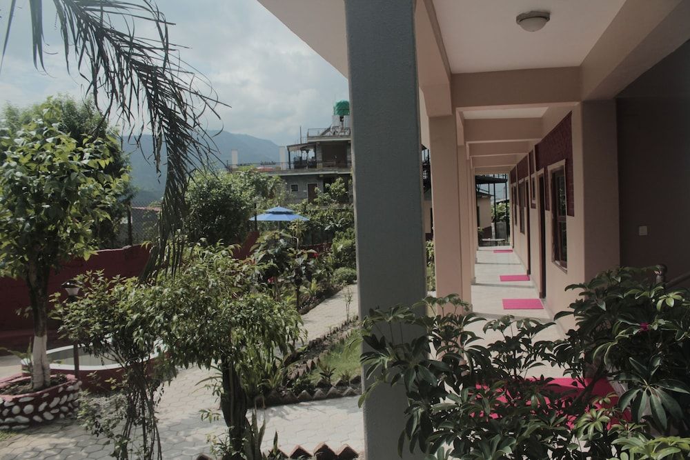 Hotel Red Carpet Deluxe Triple Room 6