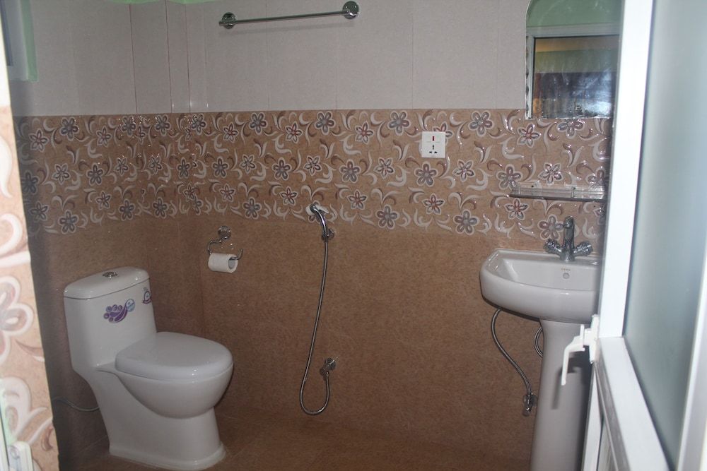 Hotel Red Carpet Deluxe Triple Room 4