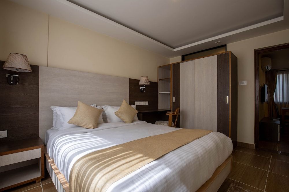 Sarovar Residency Serviced Apartment Hotel 2 BHK Standard Queen Apartment 2