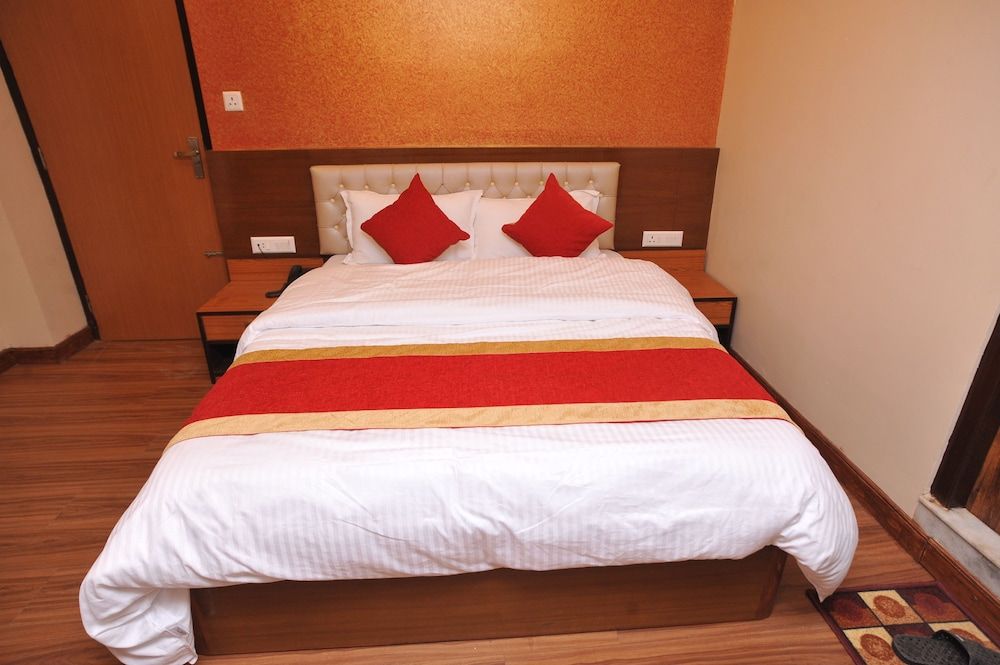 Hotel Arati Deluxe Single Room 5