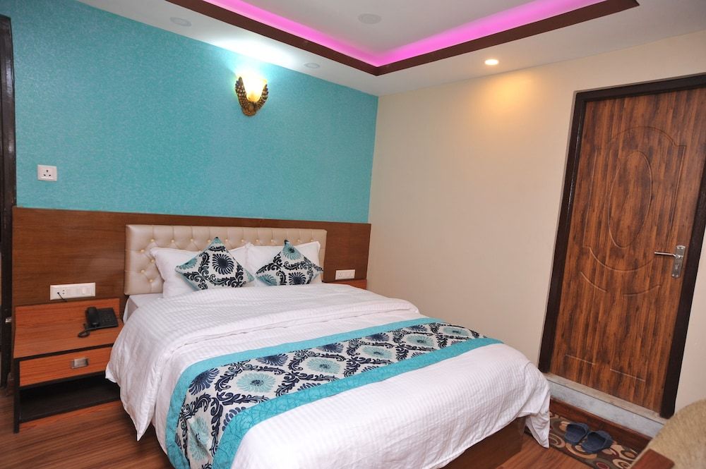 undefined Hotel Arati 9