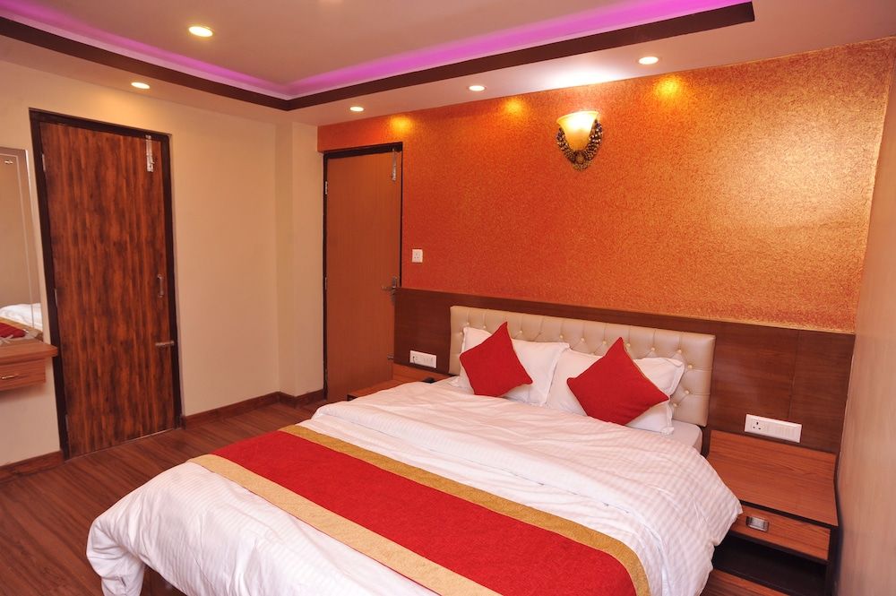 Hotel Arati Deluxe Single Room 11