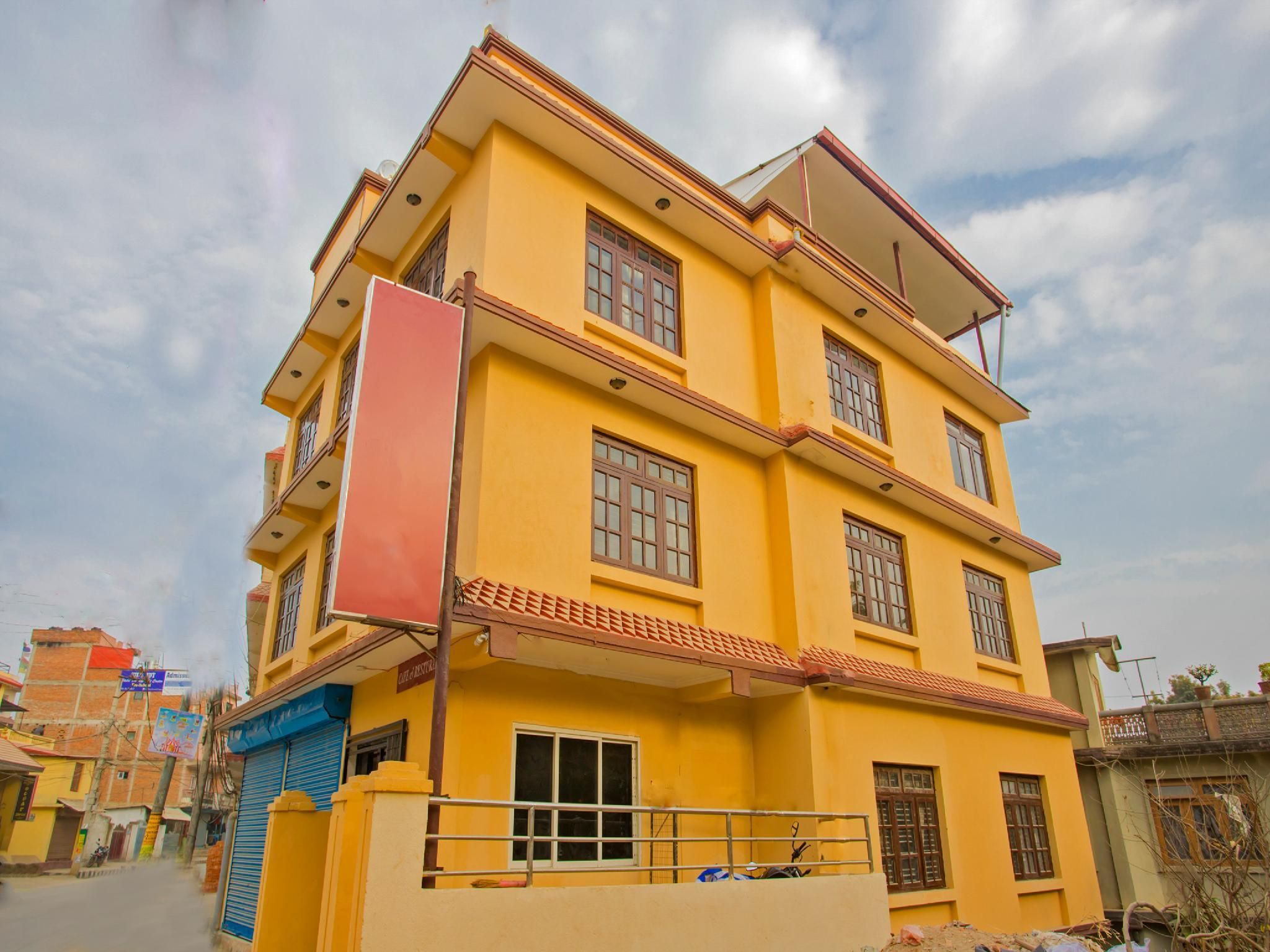 undefined OYO 293 Royal Bouddha Hotel