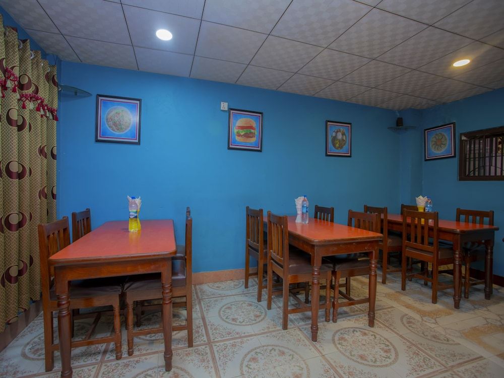 undefined OYO 305 Hotel Gauri 3