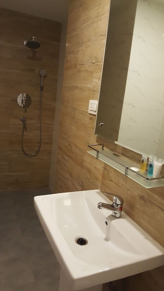 Hotel Bihani Deluxe Double or Twin Room 9