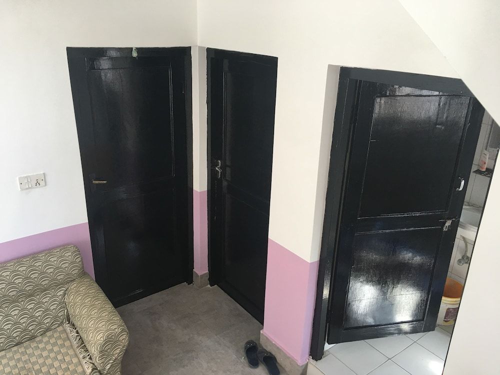 BnB Royal Tourist House Classic Double or Twin Room, 2 Twin Beds, Non Smoking, Garden View 2