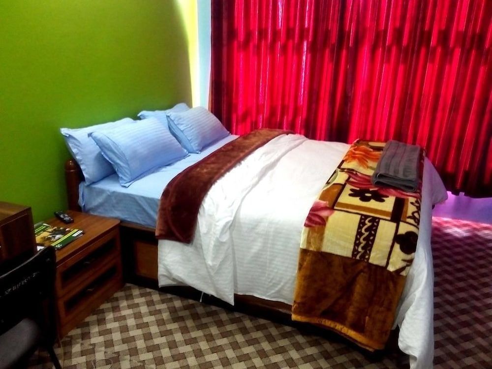 Three Boys Apartment and Guest House Deluxe Single Room, 1 Queen Bed 6