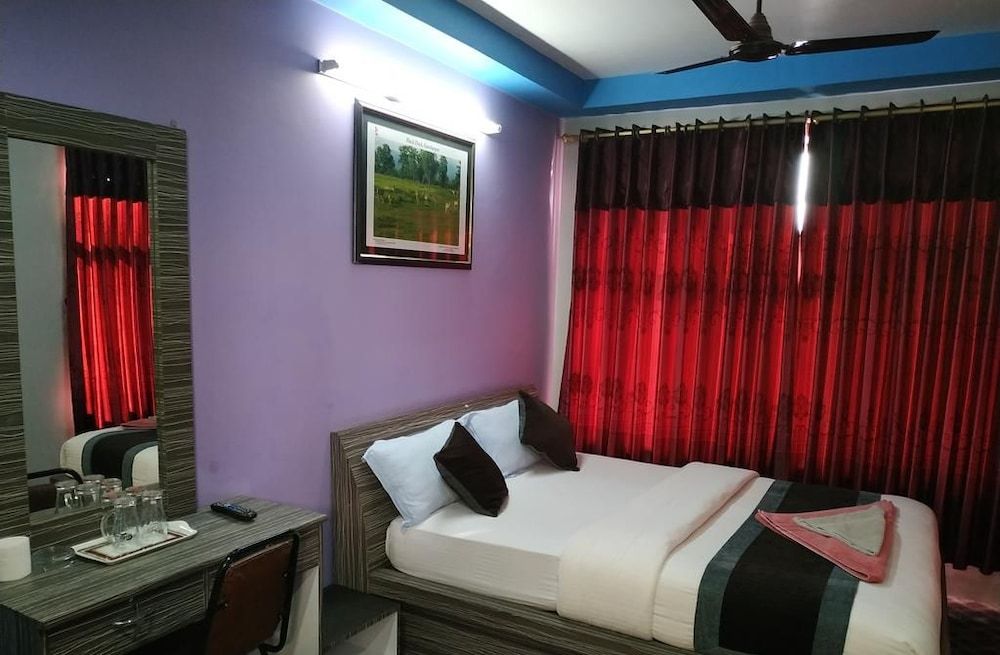 Three Boys Apartment and Guest House Deluxe Single Room, 1 Queen Bed 7