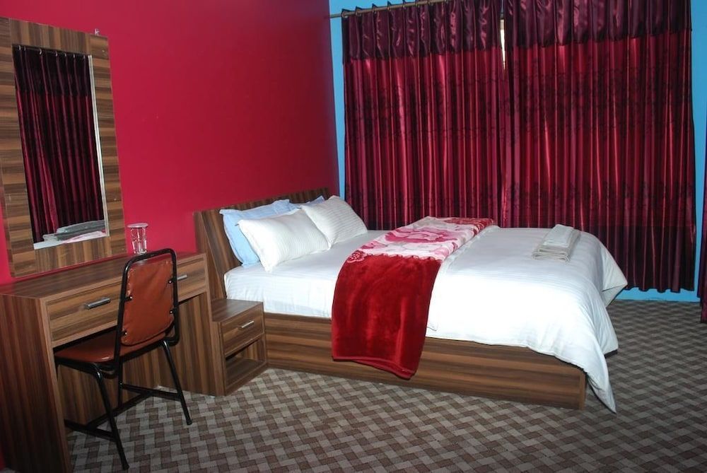 Three Boys Apartment and Guest House Deluxe Single Room, 1 Queen Bed 5