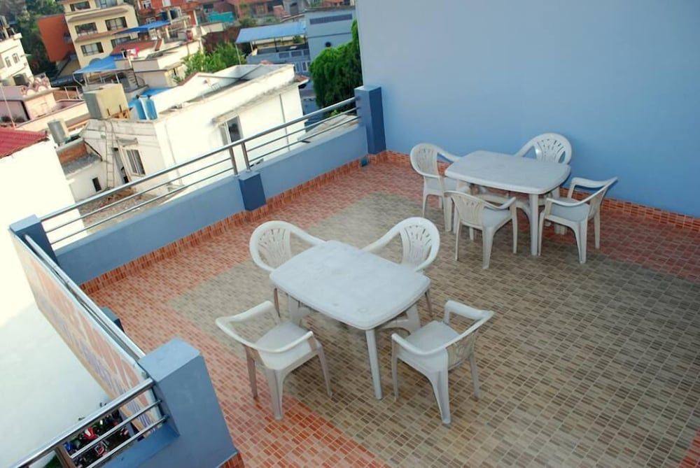 Three Boys Apartment and Guest House Deluxe Single Room, 1 Queen Bed 8