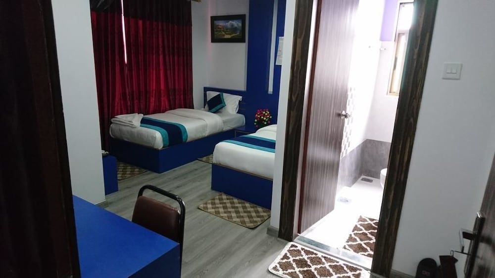Three Boys Apartment and Guest House Deluxe Single Room, 1 Queen Bed 2
