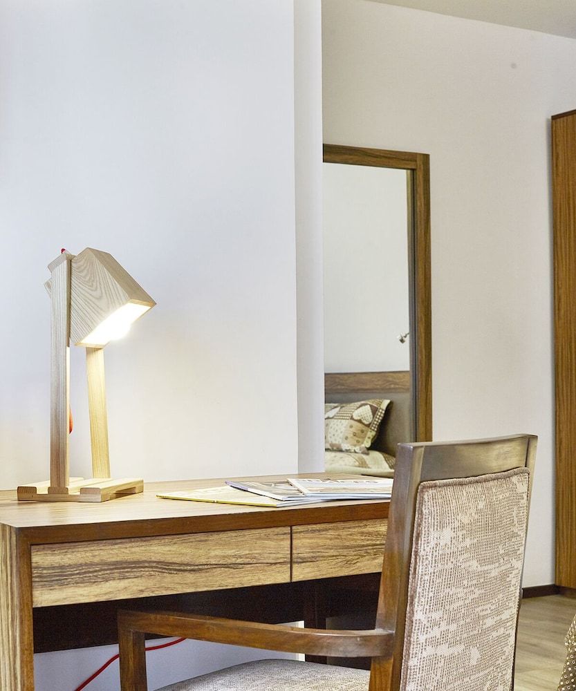 Spacious 1BR in sun-kissed lavish garden
