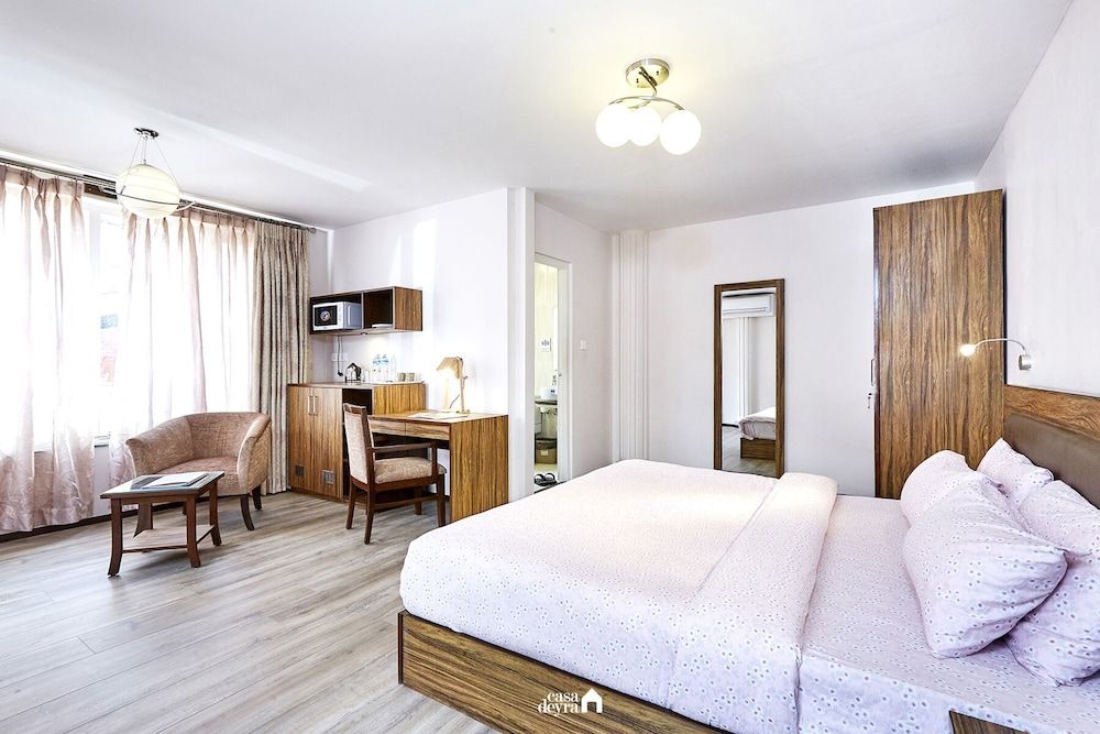 Spacious 1BR in sun-kissed lavish garden