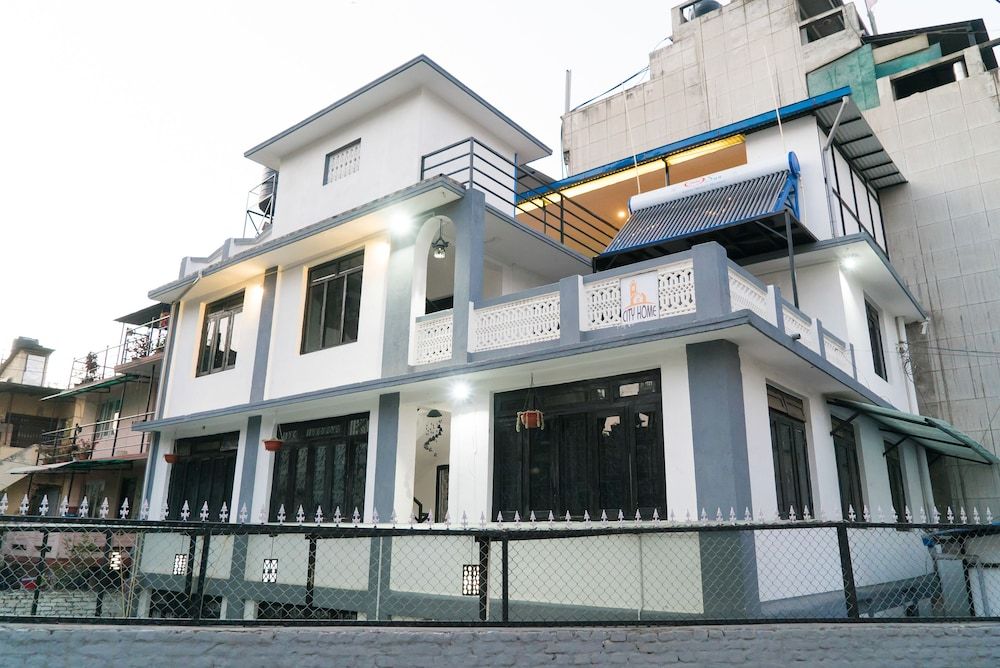 undefined 32 Steps Hostel