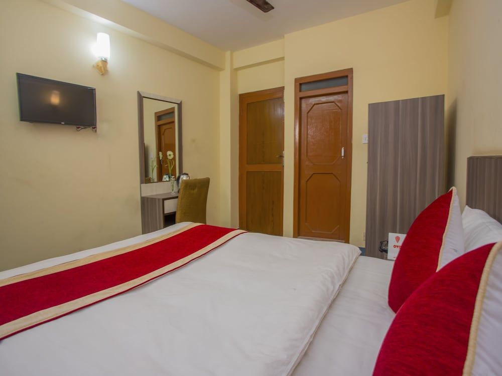 OYO 297 Hotel Aayam Classic Room, 1 King Bed 5