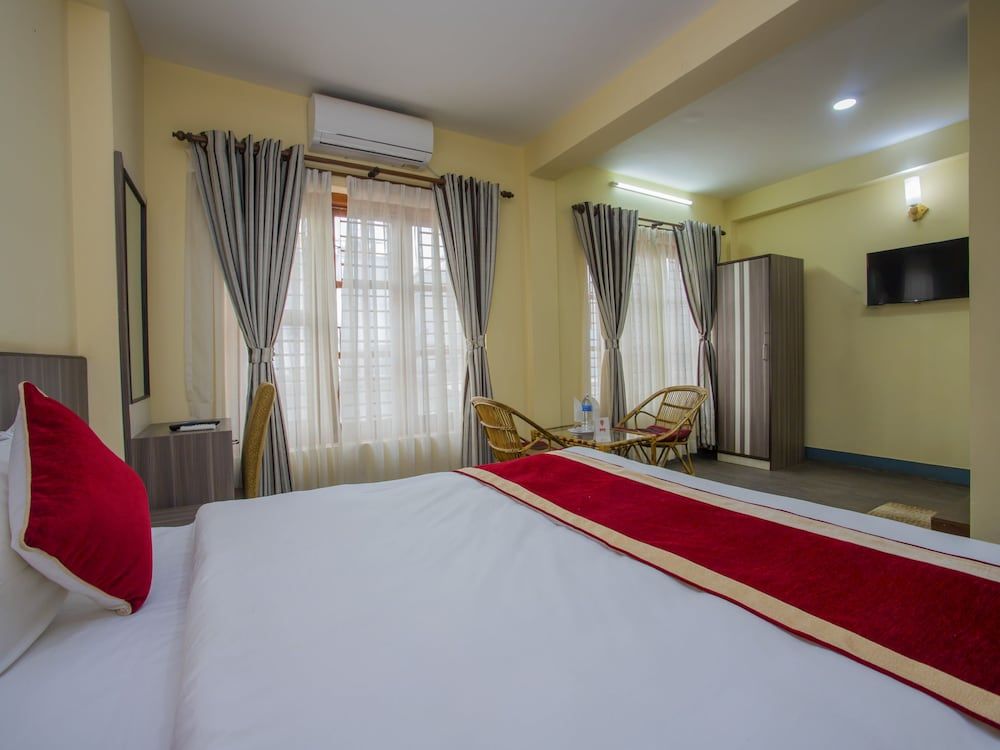 OYO 297 Hotel Aayam Double Room, 1 Queen Bed 3