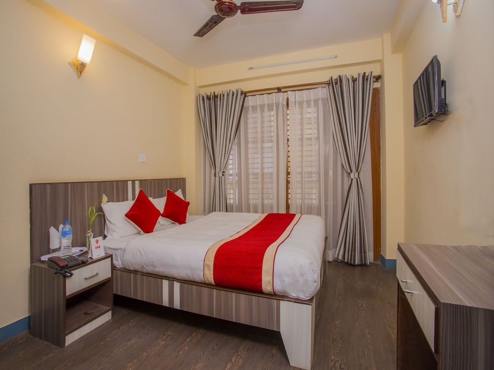 OYO 297 Hotel Aayam Classic Room, 1 King Bed 4
