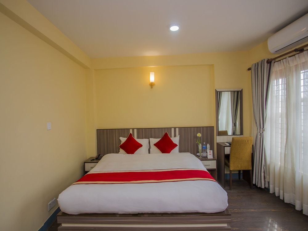 OYO 297 Hotel Aayam Double Room, 1 Queen Bed 2