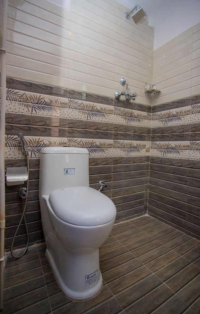 OYO 264 Hotel Antique Kutty Deluxe Room 3