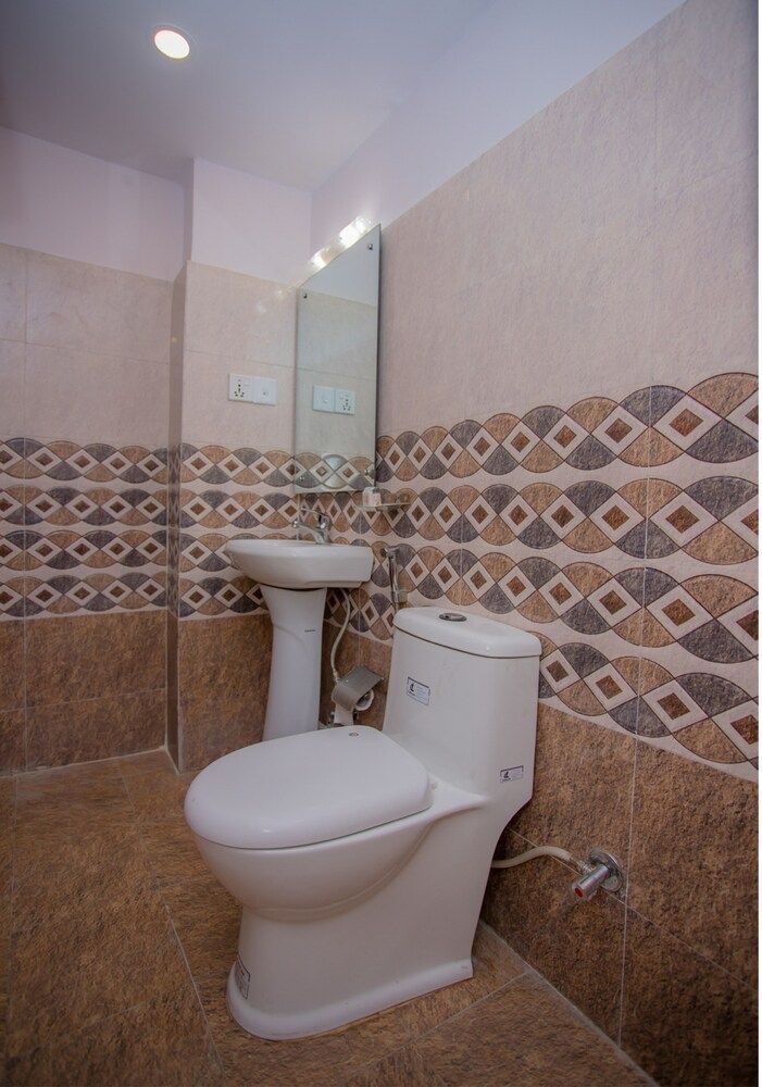 undefined OYO 264 Hotel Antique Kutty 9