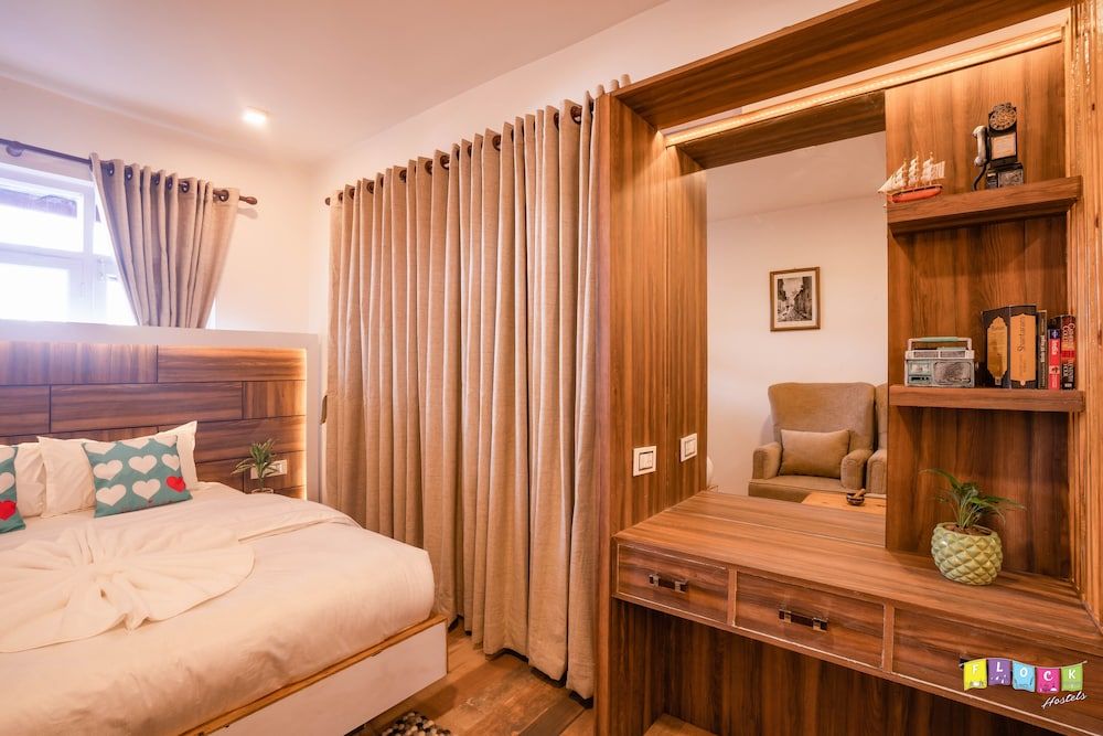 undefined Flock Kathmandu 10