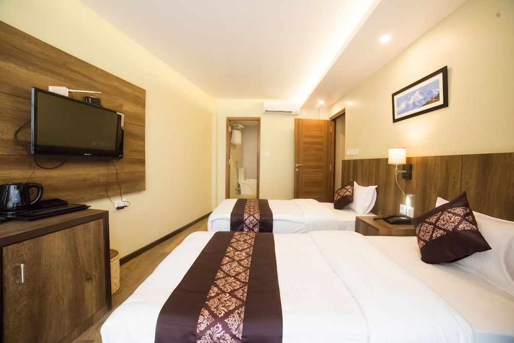 Ganapati Airport Hotel Deluxe Room 3