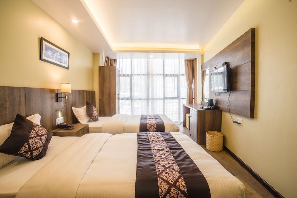 Ganapati Airport Hotel Deluxe Room 4