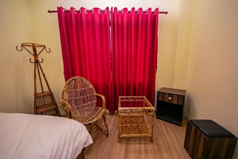 undefined Hotel Thousand 9