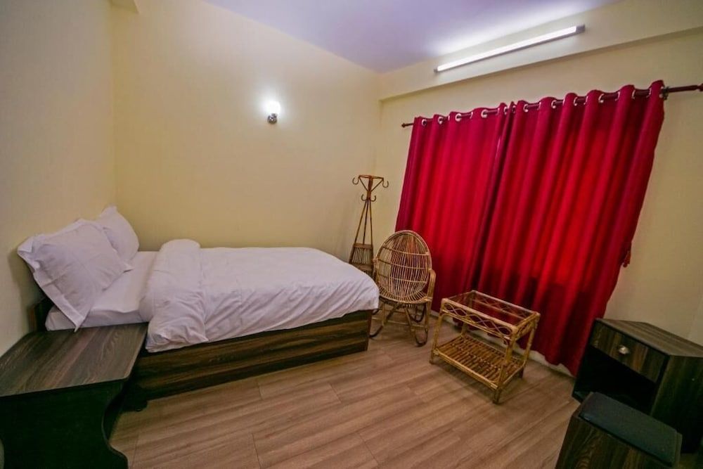 undefined Hotel Thousand 6