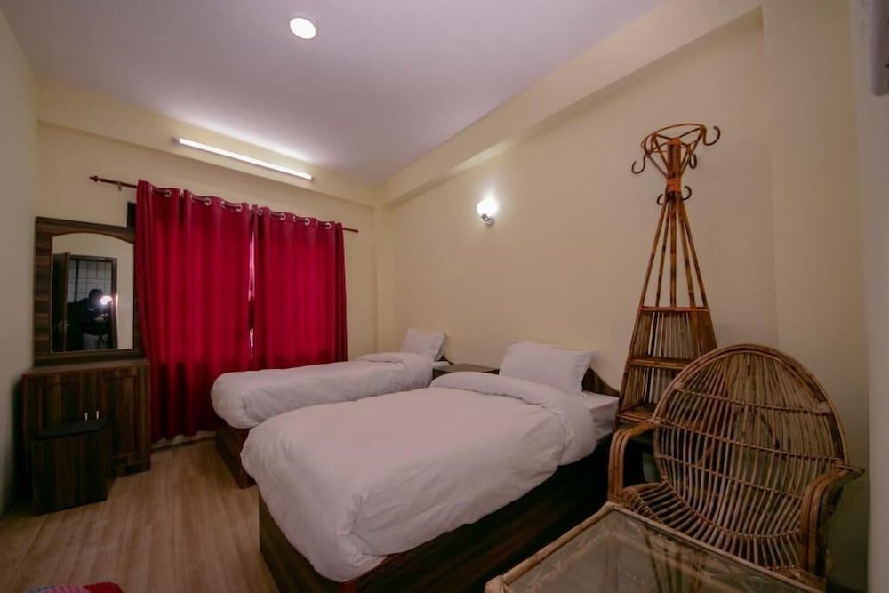 undefined Hotel Thousand 5