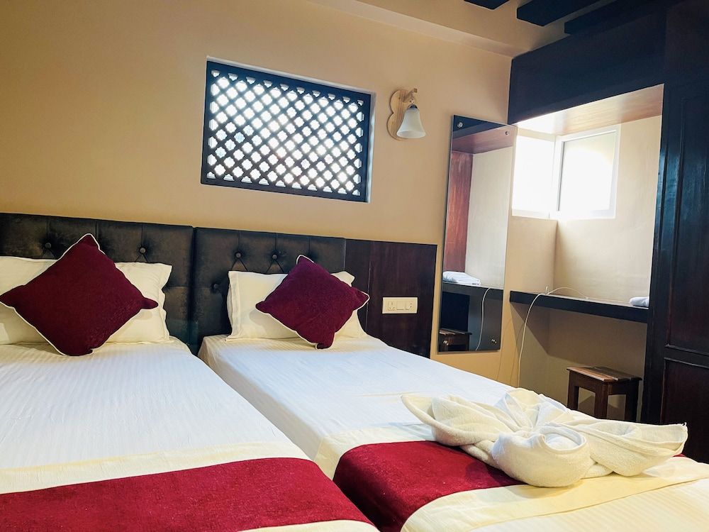 undefined Hotel Lotus Grand 8