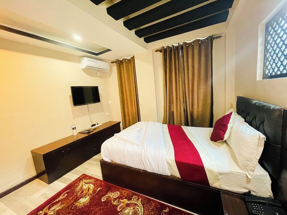 undefined Hotel Lotus Grand 3