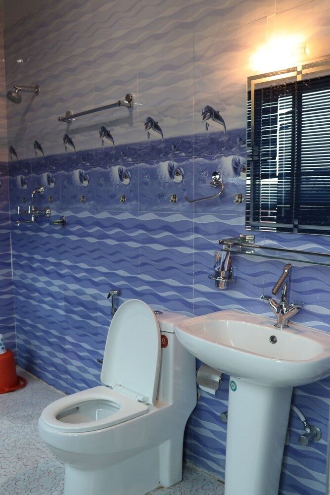 Hotel Chris Family Double or Twin Room 9