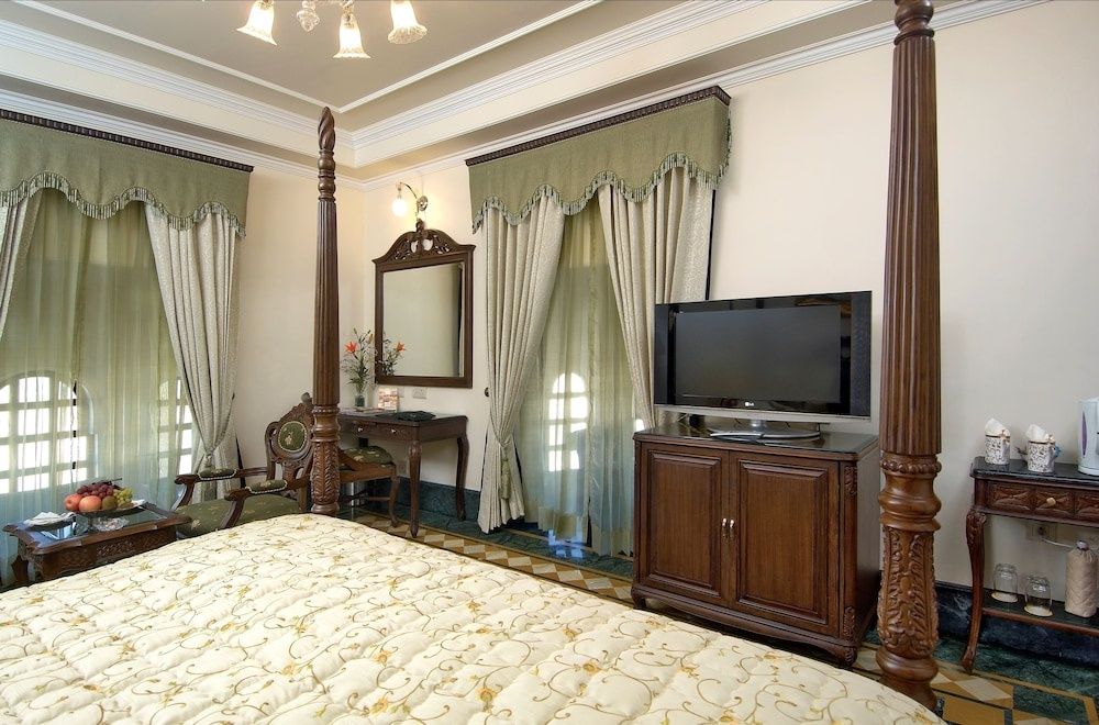 Shiv Vilas Resort Elegant Room 8
